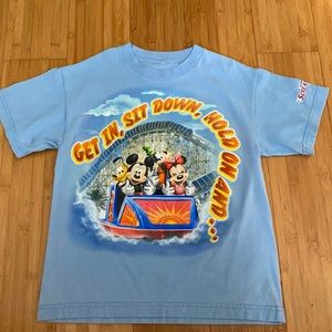 Disneyland Park Tee size smalll